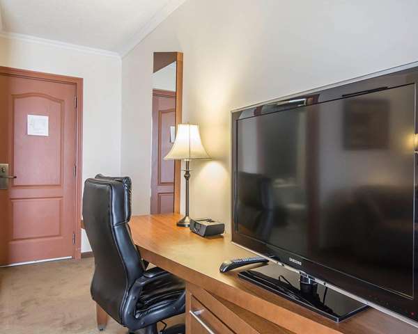  - Econo Lodge Forestville