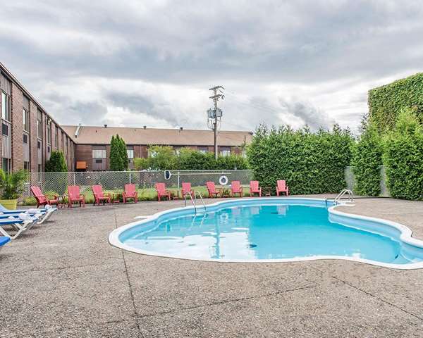 Pool - Quality Inn & Suites Gatineau