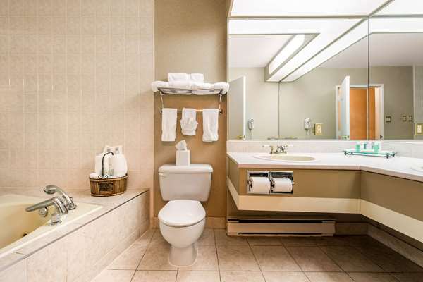 Suite - Quality Inn & Suites Gatineau