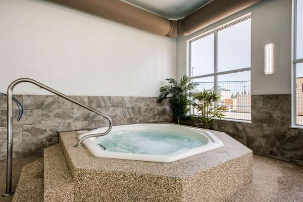 Pool - Comfort Inn & Suites Red Deer