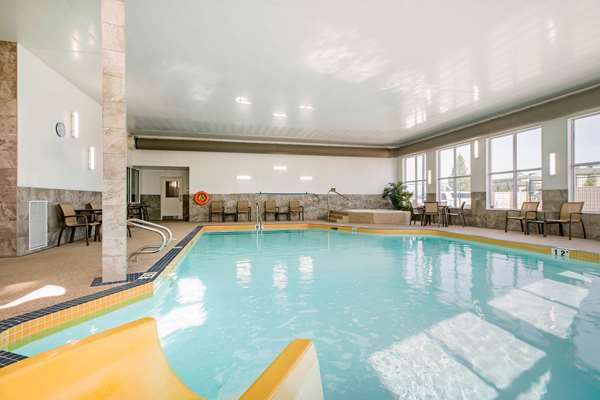 Pool - Comfort Inn & Suites Red Deer