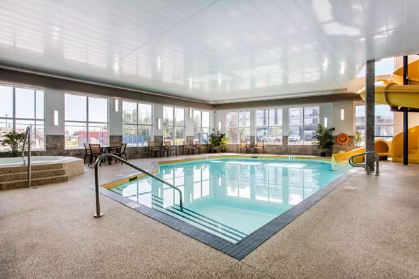 Pool - Comfort Inn & Suites Red Deer