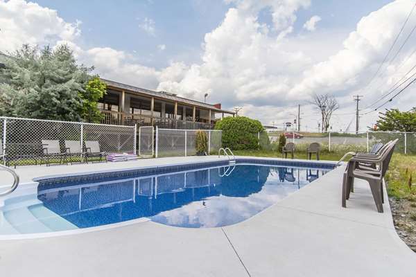 Pool - Quality Hotel & Suites Sherbrooke