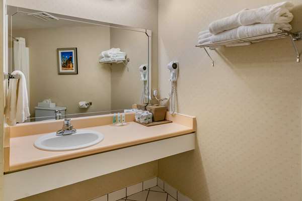  - Quality Hotel & Suites Sherbrooke