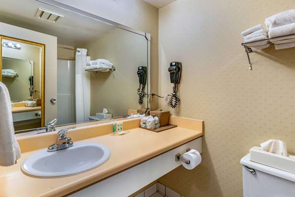  - Quality Hotel & Suites Sherbrooke