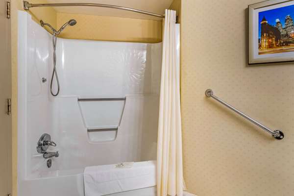  - Quality Hotel & Suites Sherbrooke