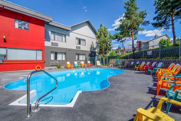 Pool - Quality Inn Kamloops
