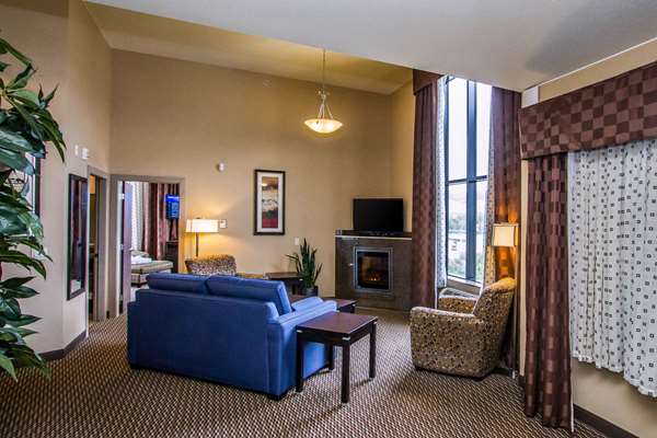 Suite - Comfort Suites East Kelowna