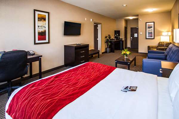 Suite - Comfort Suites East Kelowna