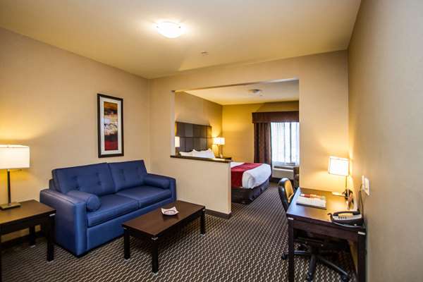 Suite - Comfort Suites East Kelowna