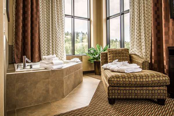 Suite - Comfort Suites East Kelowna