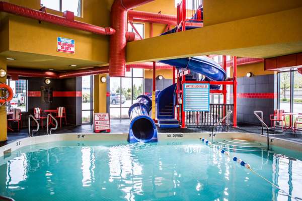 Pool - Comfort Suites East Kelowna