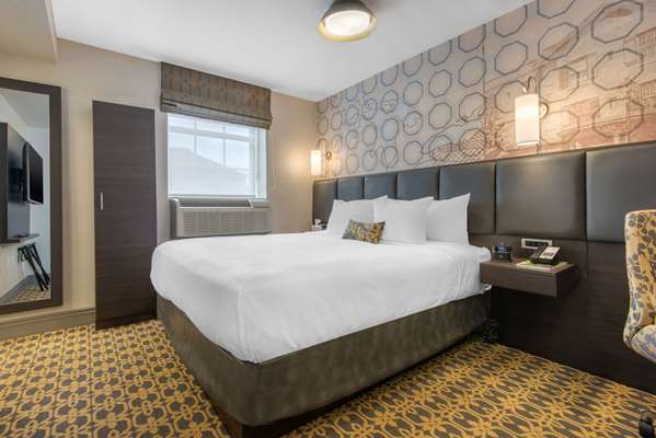  - Champlain Waterfront Hotel Orillia