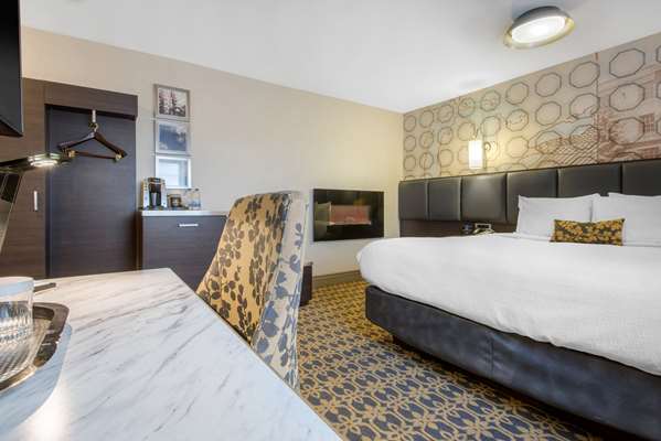  - Champlain Waterfront Hotel Orillia