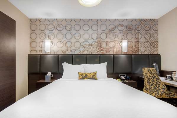  - Champlain Waterfront Hotel Orillia