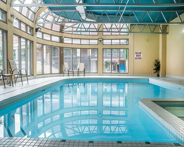Pool - Quality Hotel Fallsview Cascade Niagara Falls