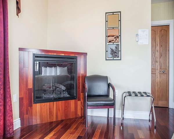  - Quality Hotel Fallsview Cascade Niagara Falls