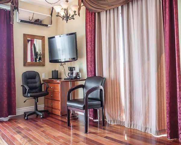  - Quality Hotel Fallsview Cascade Niagara Falls