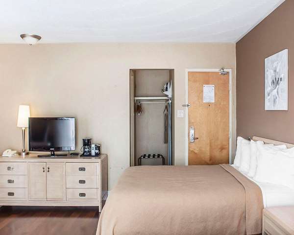  - Quality Hotel Fallsview Cascade Niagara Falls
