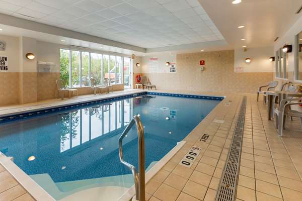 Pool - Comfort Inn Sturgeon Falls