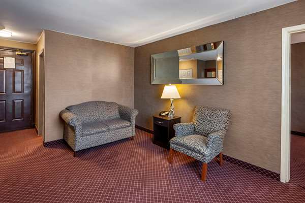 Suite - Quality Inn Toronto Airport Mississauga