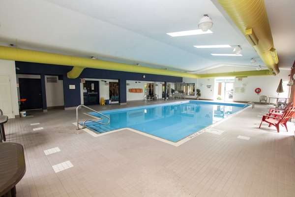 Pool - Comfort Inn Cornwall