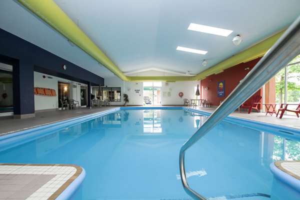 Pool - Comfort Inn Cornwall