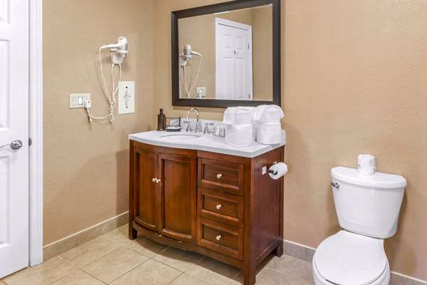Suite - Comfort Inn & Suites Gananoque