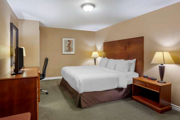 Suite - Comfort Inn & Suites Gananoque