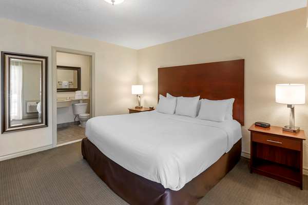 Suite - Comfort Inn & Suites Gananoque