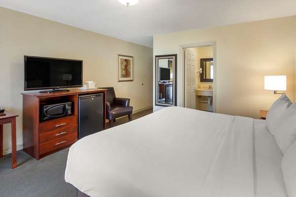 Suite - Comfort Inn & Suites Gananoque