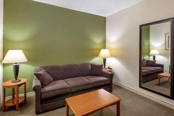 Suite - Comfort Inn & Suites Gananoque