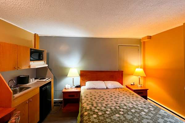  - Econo Lodge Village Calgary