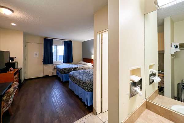  - Econo Lodge Village Calgary
