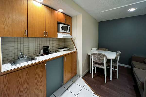  - Econo Lodge Village Calgary