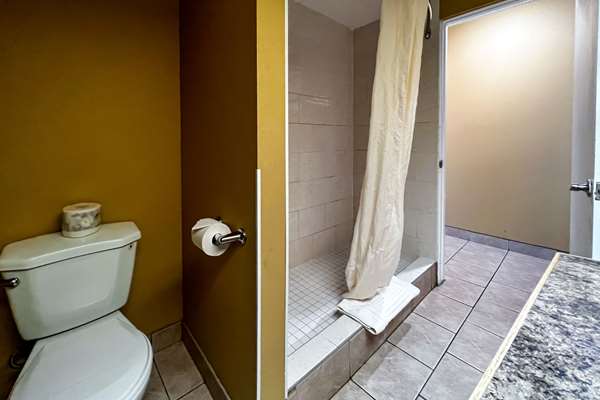  - Econo Lodge Village Calgary
