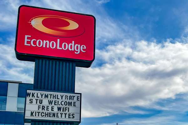 Exterior view - Econo Lodge Village Calgary