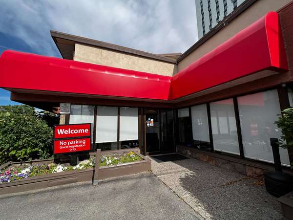 Exterior view - Econo Lodge Village Calgary
