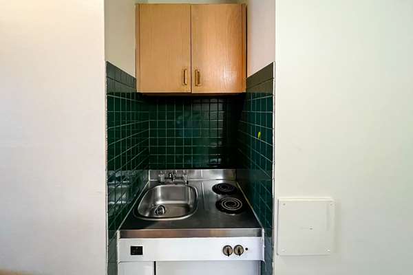  - Econo Lodge Village Calgary