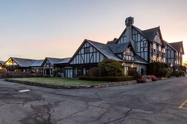 Exterior view - Quality Inn Waddling Dog Saanichton