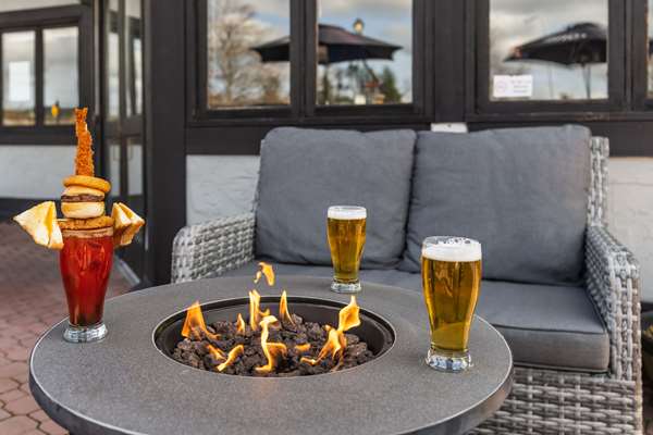  - Quality Inn Waddling Dog Saanichton