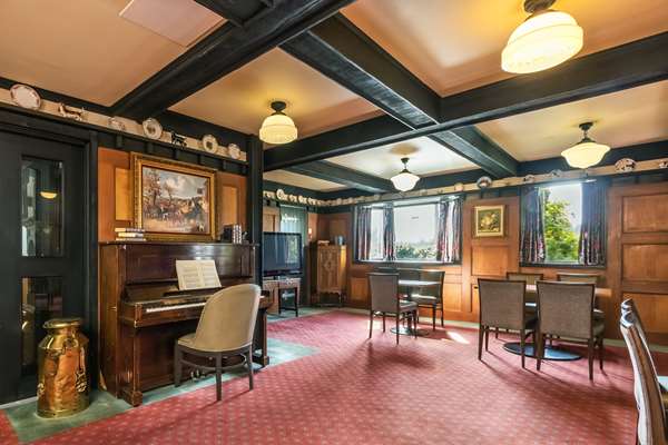 Amenities - Quality Inn Waddling Dog Saanichton