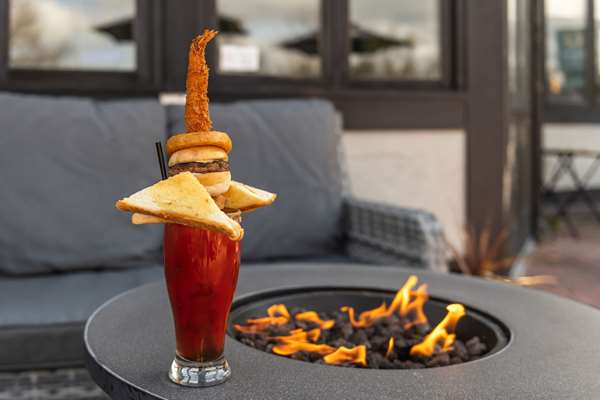 Pool - Quality Inn Waddling Dog Saanichton