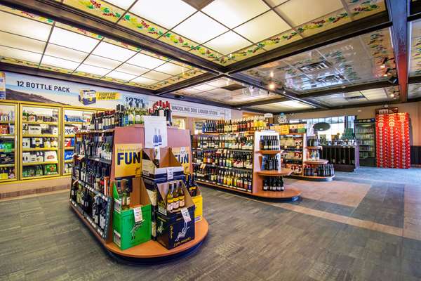  - Quality Inn Waddling Dog Saanichton