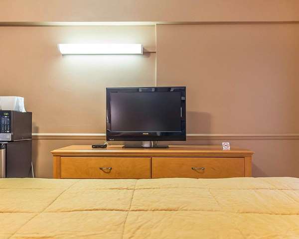 - Econo Lodge Downtown Ottawa