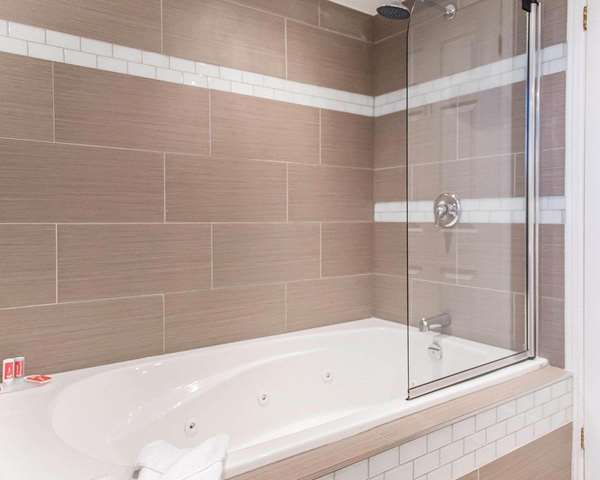  - Econo Lodge Downtown Ottawa