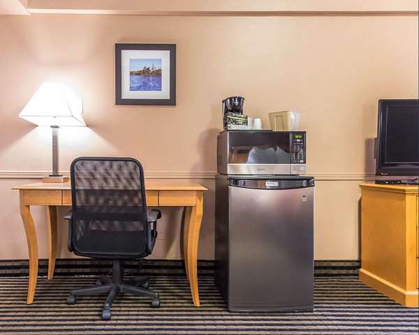  - Econo Lodge Downtown Ottawa