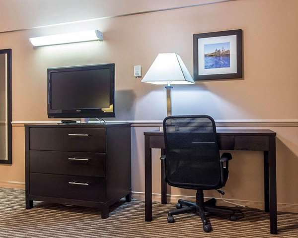  - Econo Lodge Downtown Ottawa