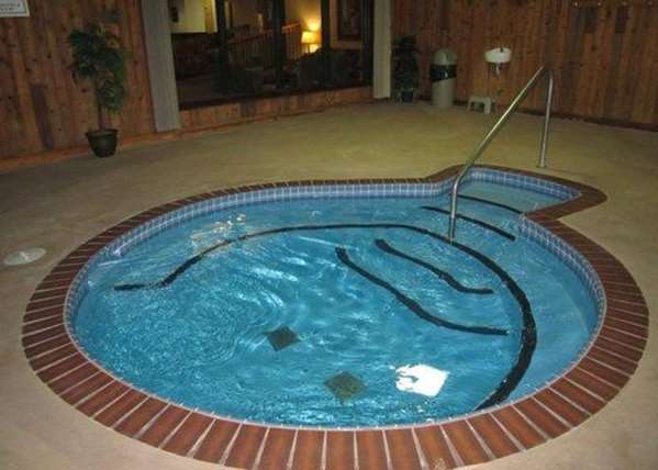 Pool - Quality Inn New Liskeard