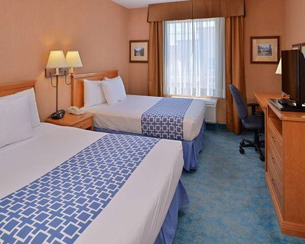  - Econo Lodge Inn & Suites University Calgary